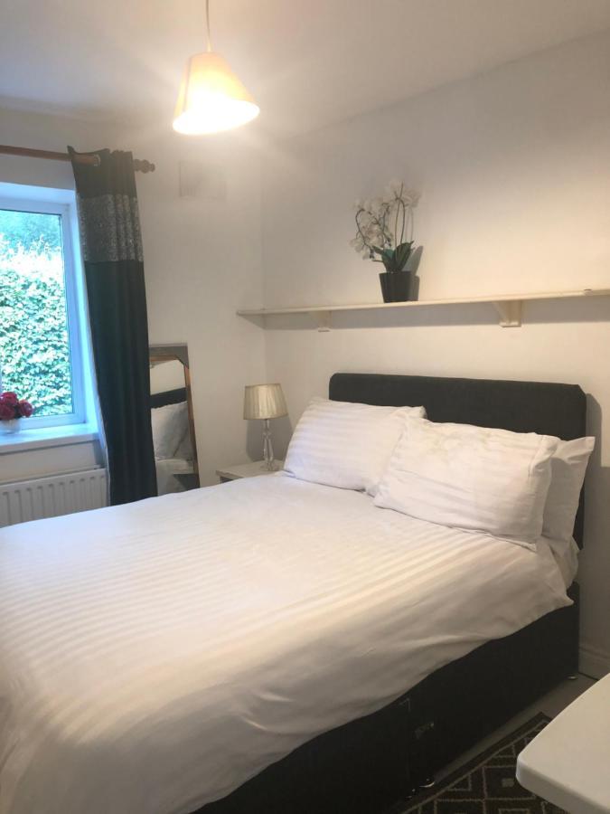 Private Room To Rent ميدليتون المظهر الخارجي الصورة